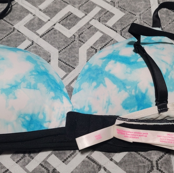 Bras - Picture 2 of 6